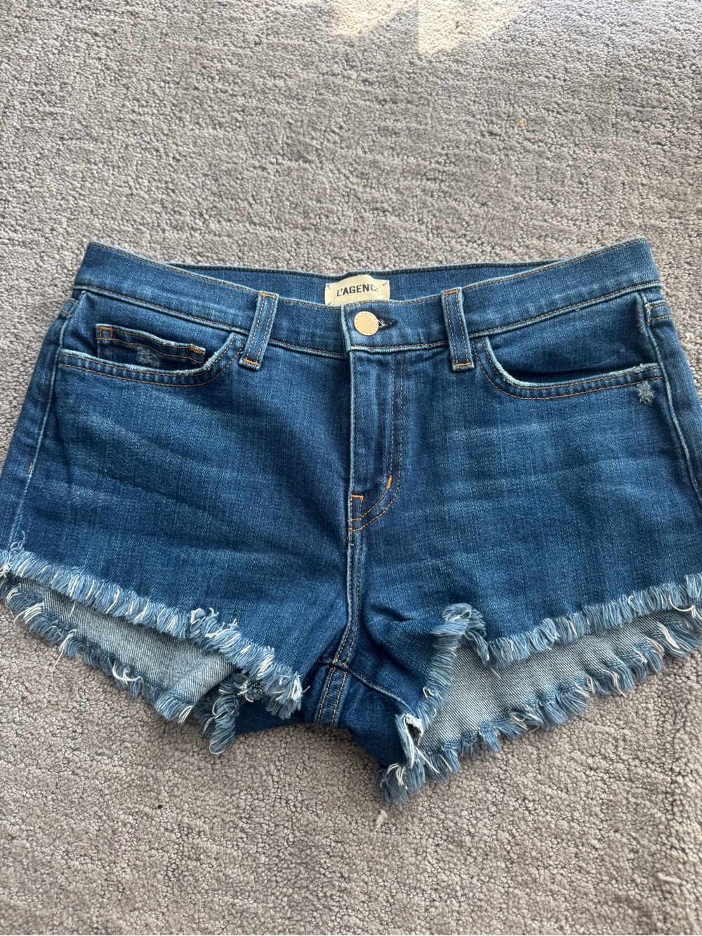 L’AGENCE Le Vintage Denim Shorts Size 26 Blue Distressed Raw Hem